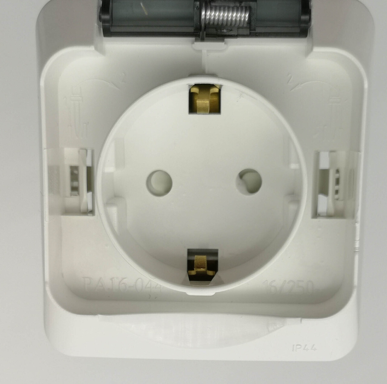 Розетка С Заземлением, Со Шторками, 1-Ая Ip44, 220В Pa16-044B Schneider Electric