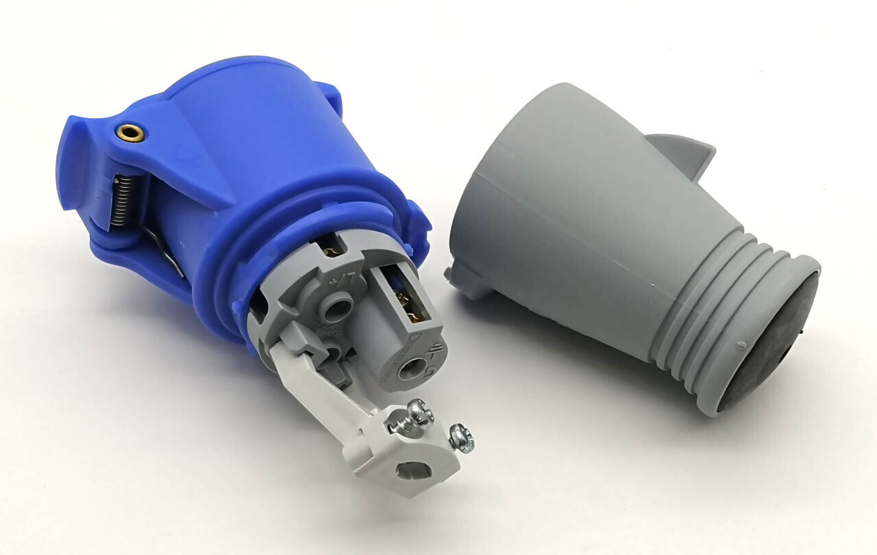 Розетка для монтажа на кабель 16A, 2P+E, IP44, 220В ABB CEW 216 C6  2CMA193521R1000