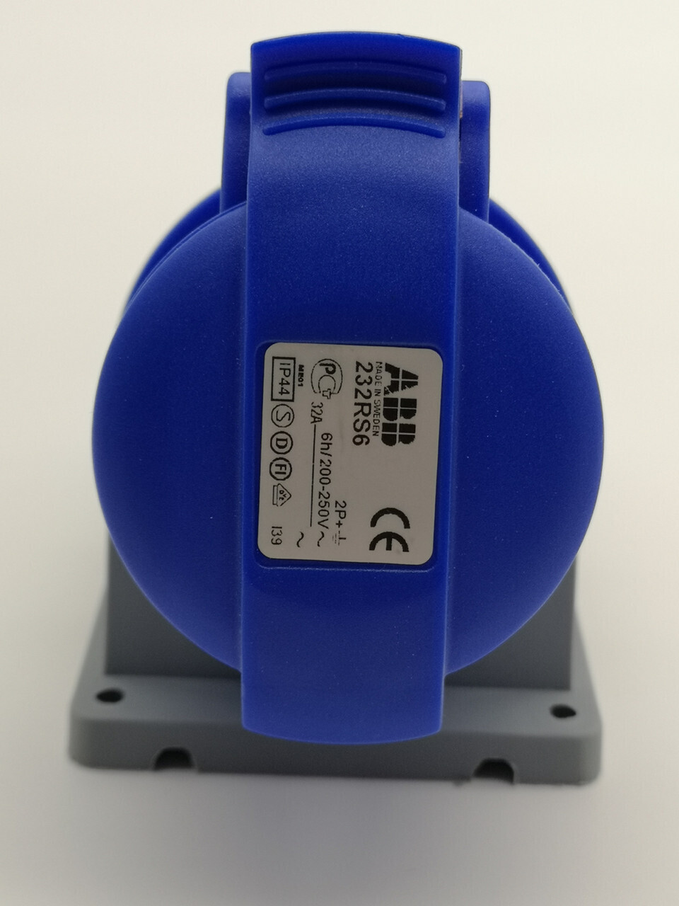 Розетка для монтажа на поверхность 32A, 2P+E, IP44, 220В ABB CEW 232 RS6 2CMA193122R1000