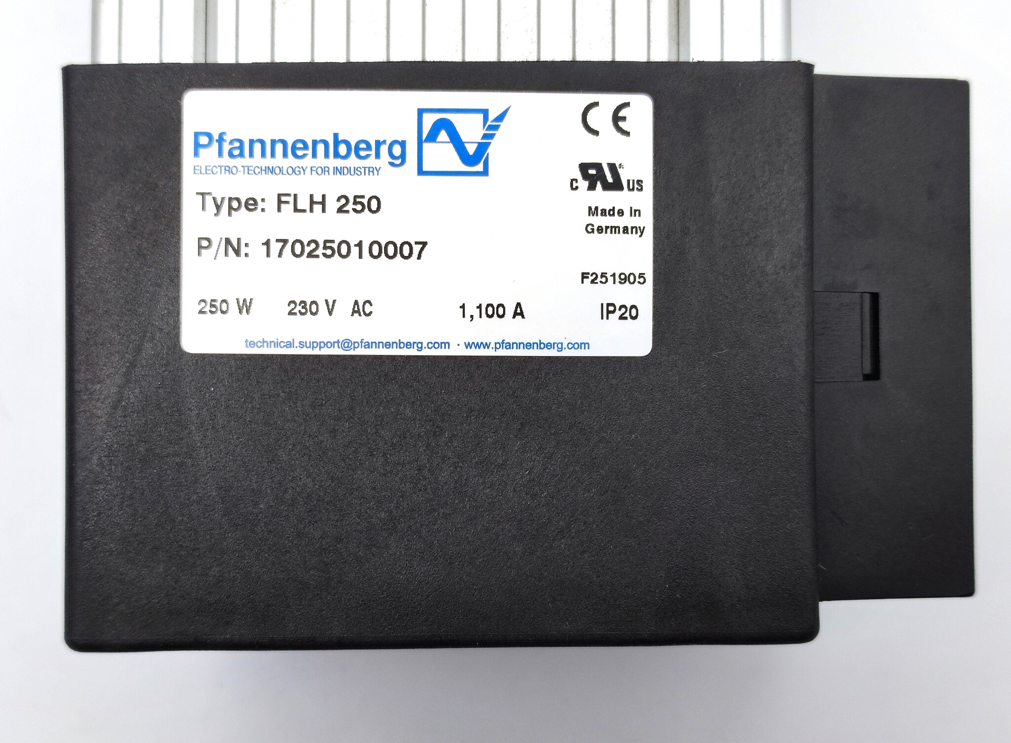 Нагреватель pfannenberg с вентилятором FLH 250 110-230V AC 50/60 Hz  (p/n:17025010007) 250W