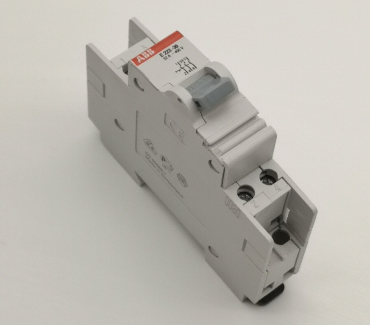 Модульный переключатель 32А, 3НО контакта ABB E223-30 GHE2231001R0003