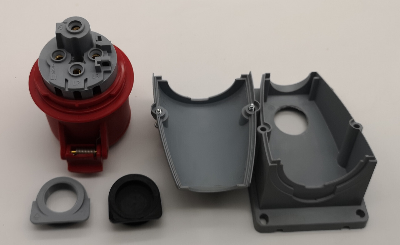 Розетка для монтажа на поверхность 32A, 3P+E, IP44, 380В ABB CEW 332 RS6 2CMA193130R1000