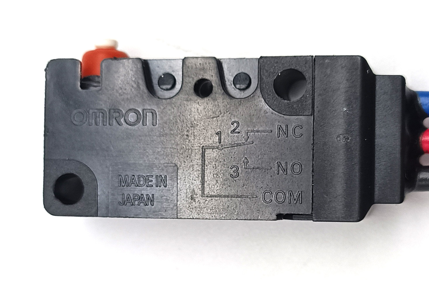 Переключатель Omron D2VW-01-1MS-117  (Yale 580014196), 0.1A, 125VAC, 0.1A 30VDC