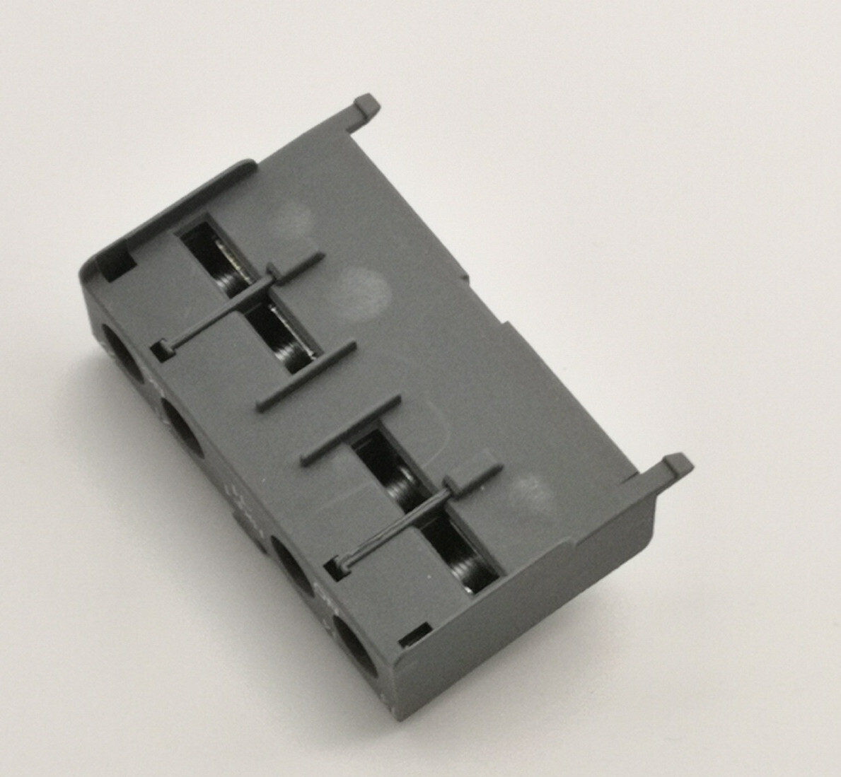 Дополнительный контакт 1НО+1НЗ, фронтальный (для MS116) ABB HKF1-11 1SAM201901R1001