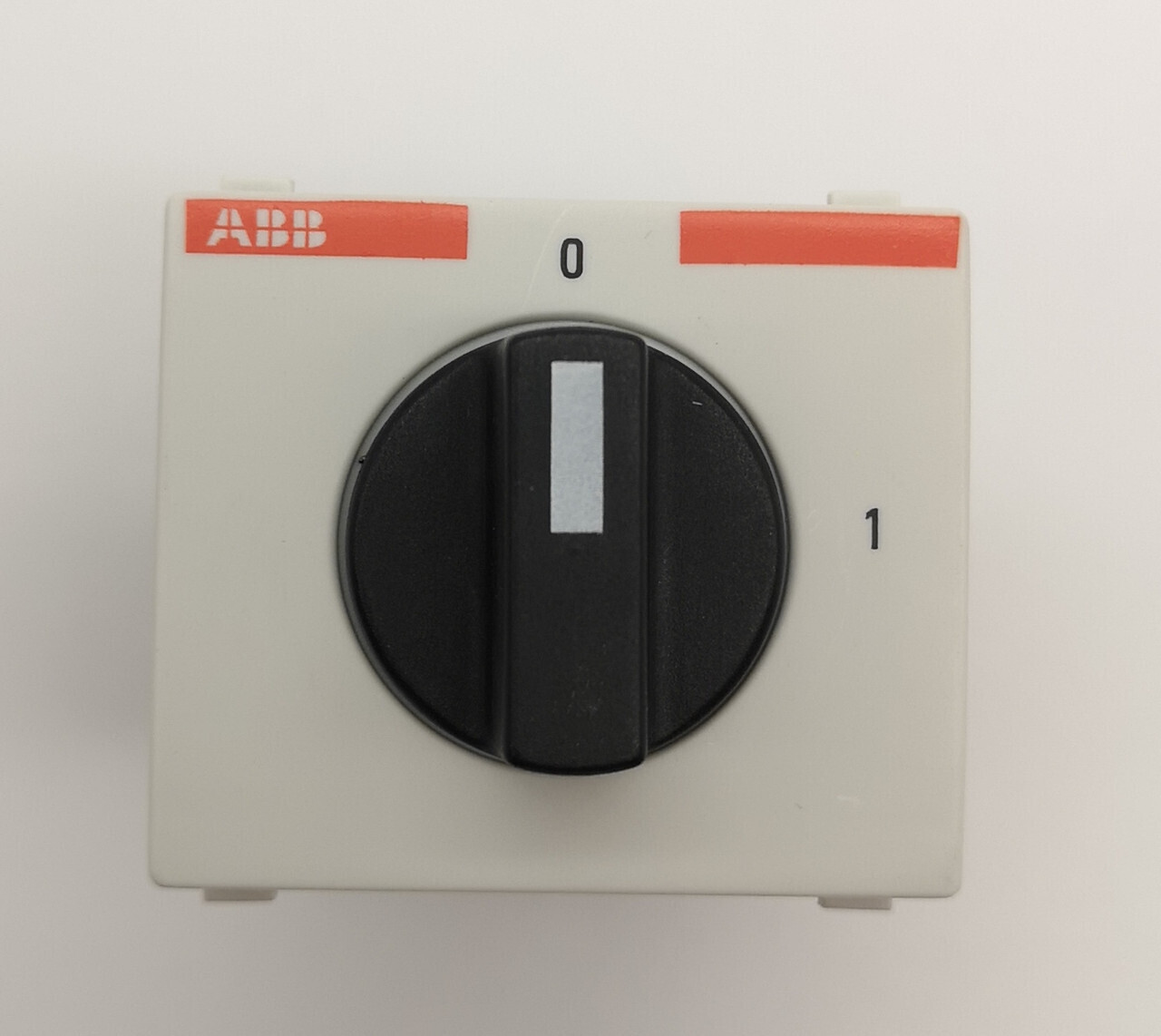 Переключатель ABB ONA03M, 2-х поз.(0-1) (трехуровневый) 25 А 1SCA022572R5800