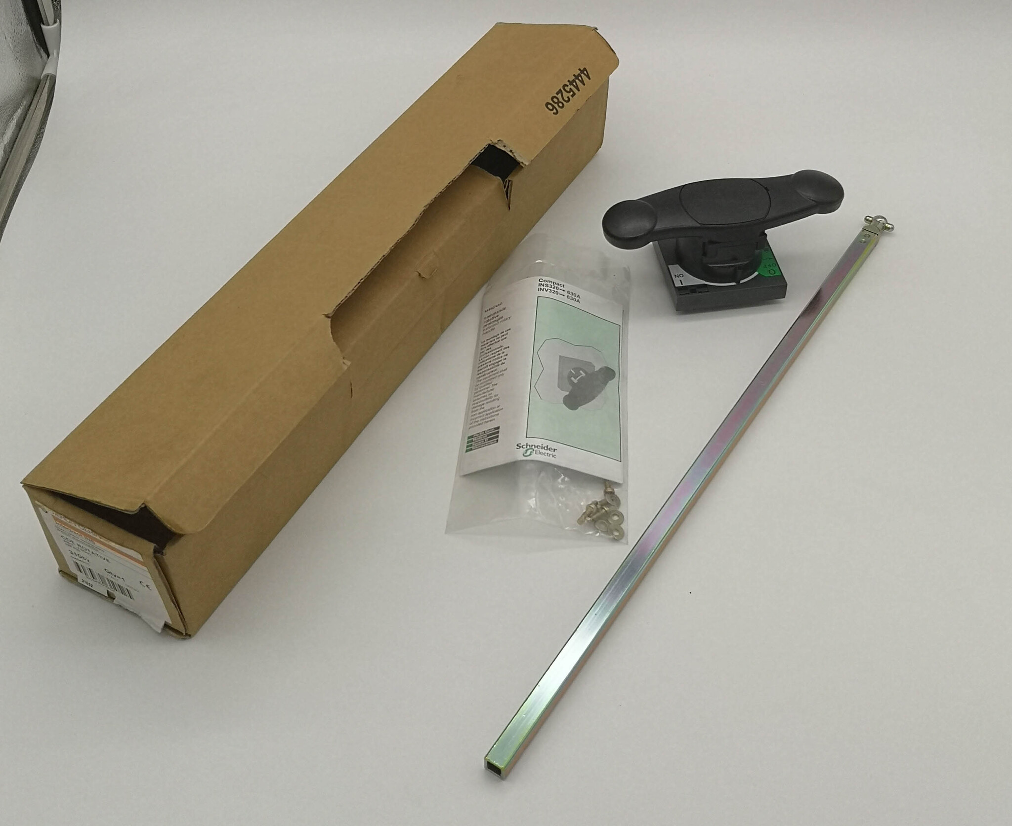 Передняя поворотная рукоятка merlin gerin 31052 для INS/INV320…630 черная schneider electric