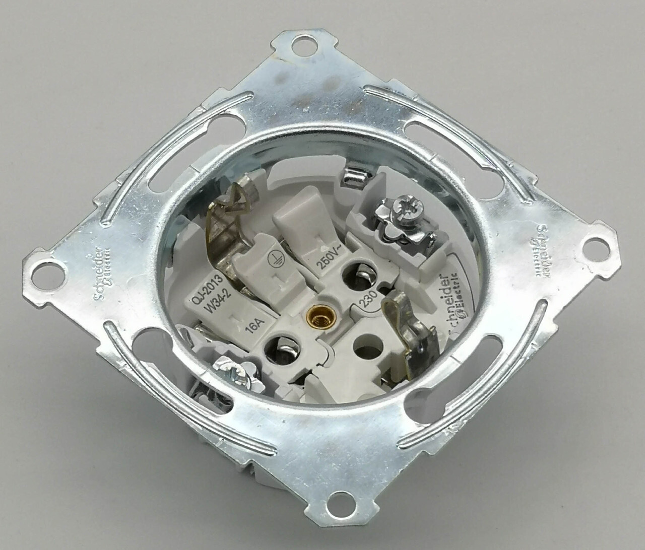 Мех-М Розетки С Крышк. З/К, С/Ш Ip 44, 220В Mtn2310-0319 Schneider Electric