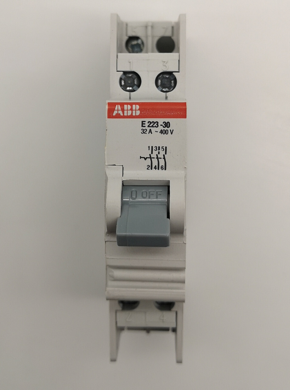 Модульный переключатель 32А, 3НО контакта ABB E223-30 GHE2231001R0003