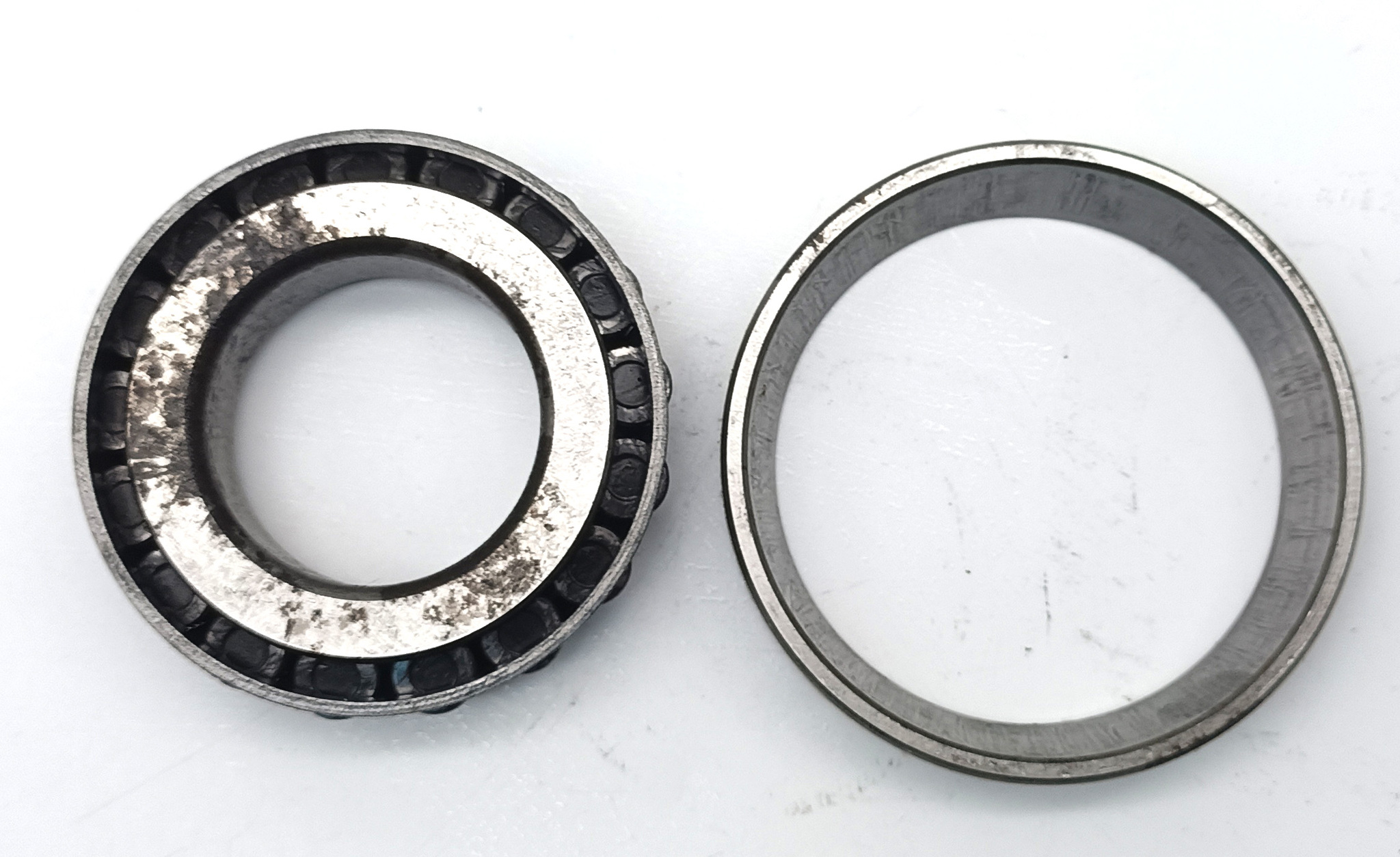 Подшипник роликовый конический NSK HR 30208j-