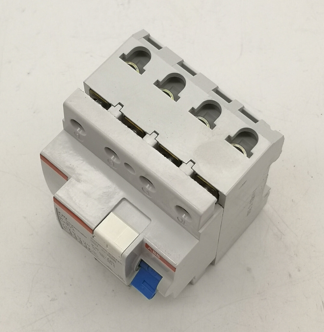 УЗО 4-полюсный 25А, ток утечки - 300мА ABB F374/25/0.3 сн GHF3740001R4510