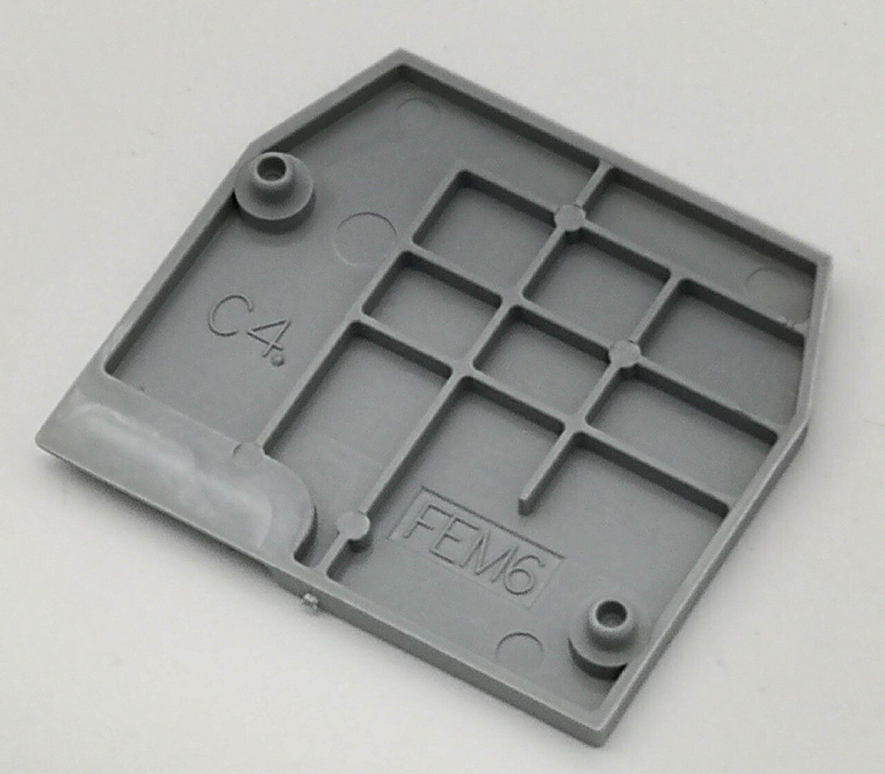 Торц. изолятор ABB FEM6 для MA2,5-M10 серый 1SNA118368R1600