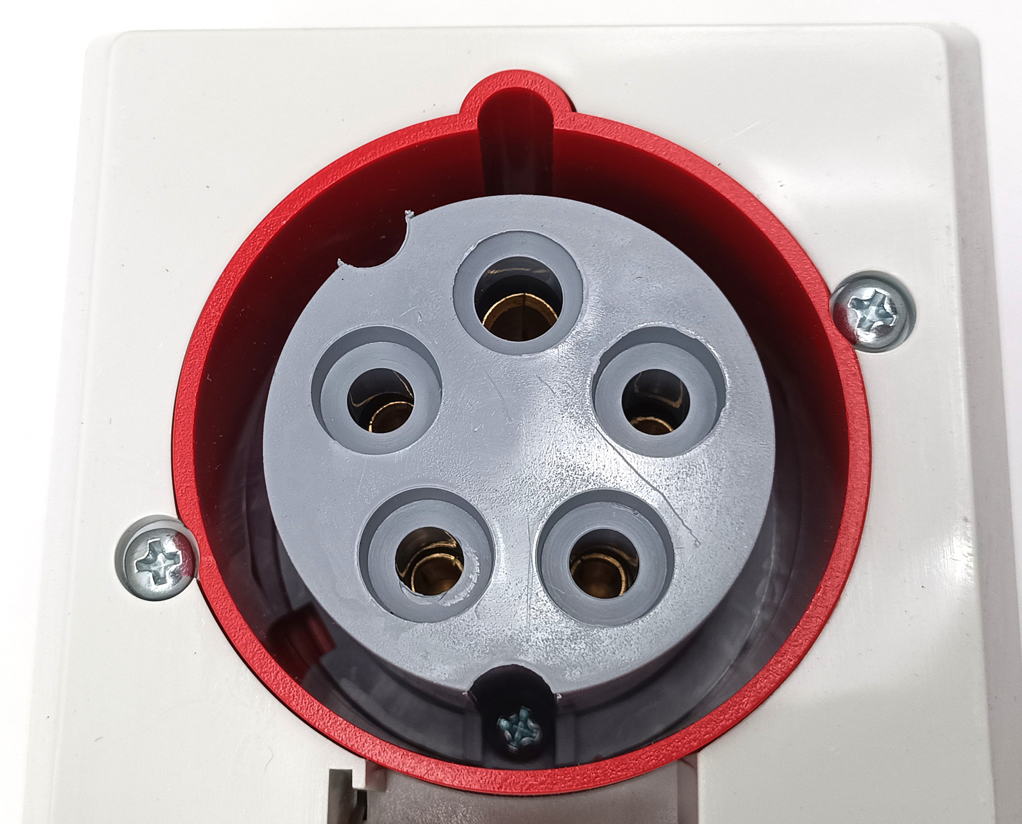 Розетка для монтажа на поверхность ABB CUED416-6+RD, 3P+N+E, 16А, 6h, IP44, 380В 2CMA178696R1000