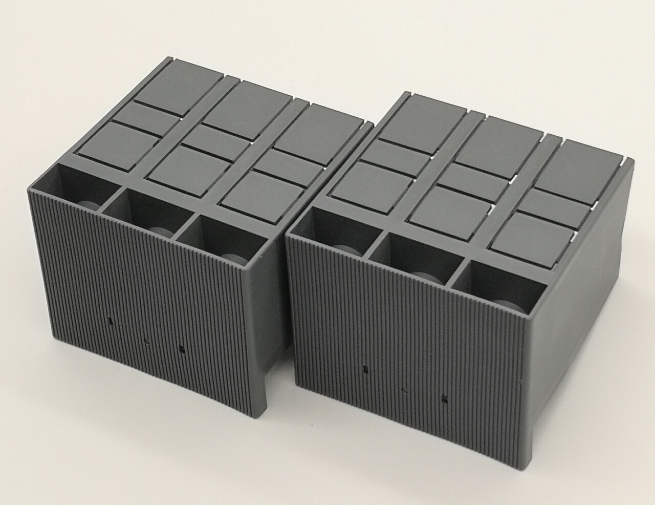 Изолирующие крышки Т4, высокие, 3п, (уп-2шт) ABB 1SDA054958R0001